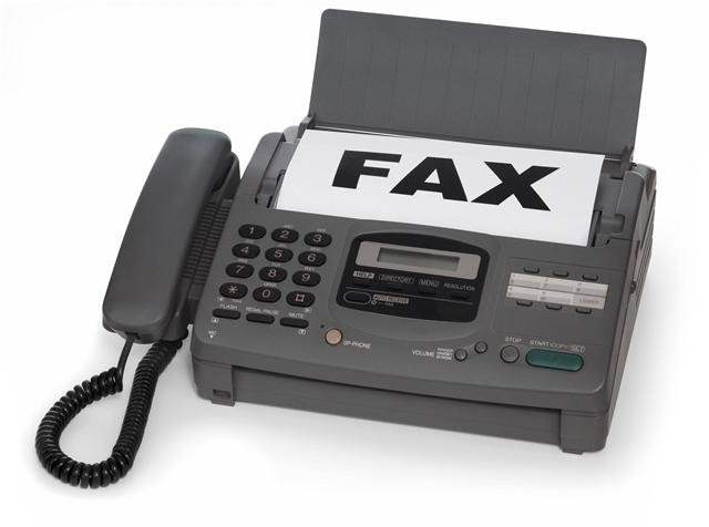  Materiały eksploatacyjne do faxów i telefaxów. 
 Dostępne są u nas nie tylko tusze i tonery do drukarek, ale również do faksów, kopiarek, ploterów oraz urządzeń wielofunkcyjnych. Można wybierać pomiędzy różnymi markami, specyfikacjami i kolorami. Każda osoba z pewnością odnajdzie najlepszą dla siebie opcję. Wiele osób decyduje się m.in. na toner Katun 37034 do urządzeń Ricoh. Innym wariantem jest oryginalny błękitny tusz dostępny w zestawie z atramentem i głowicą. Pojemność opakowania z atramentem wynosi 400 ml. Błękitny toner znalazł się też w ofercie marki Konica-Minolta. Produkt wystarcza na ok. 5000 stron A4 przy 5% zadruku. Warto już teraz wyposażyć się w odpowiednie akcesoria, które sprawią, że codzienne obowiązki staną się znacznie łatwiejsze. 
   